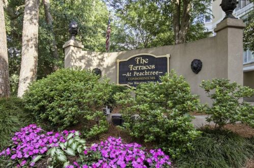 1 Biscayne Dr, Atlanta GA  30309-1090 exterior