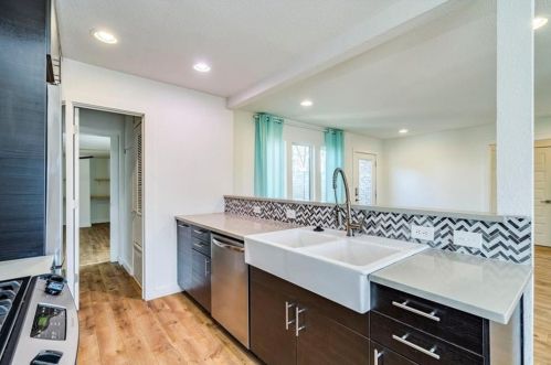 5315 Downs Dr, Austin TX 78721-2205 exterior