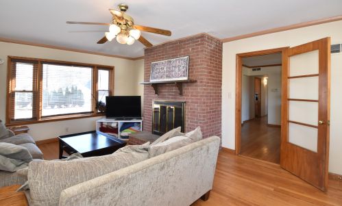 556 105th St, Milwaukee, WI 53226-4330