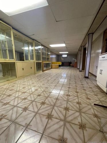 141 Ida Ave, Derby CT 06418-2323 exterior