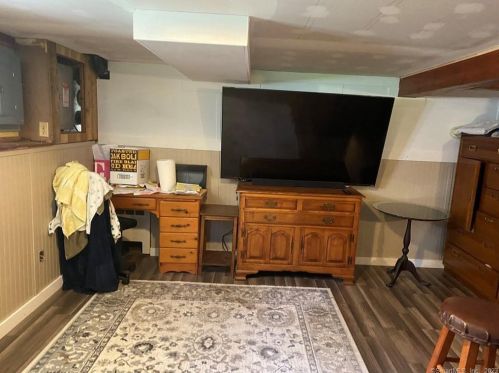 505 St, Milford CT 06461-2051 exterior