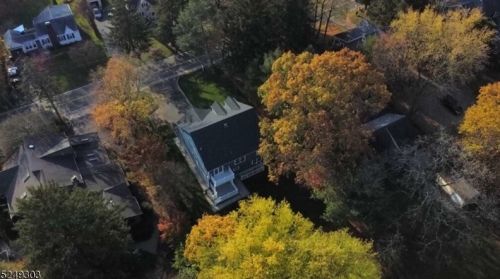 18 Old Stirling Rd, Warren NJ  07059-5810 exterior