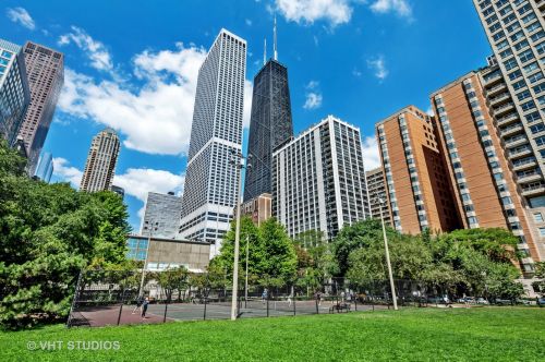 250 Pearson St, Chicago IL  60611-7225 exterior