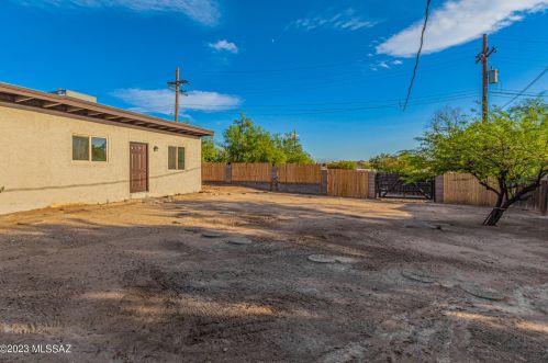 4121 Mars St, Tucson AZ 85741-1872 exterior