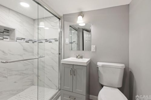 26 Fern St, Edison NJ  08817-4206 exterior