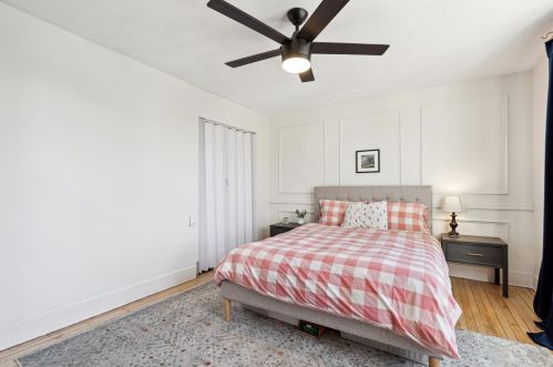 1672 Cass St, Milwaukee WI  53202-2053 exterior