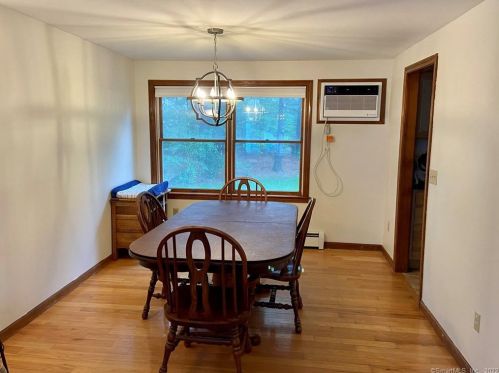 22 Bridle Path Ln, Manchester CT 06042-8303 exterior