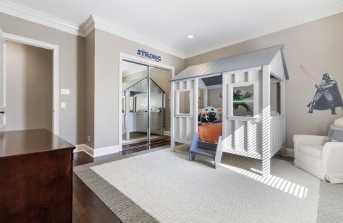 5625 Cross Gate Dr, Atlanta GA 30327-4815 exterior