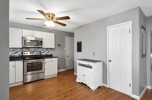 2625 Midland Rdg Dr, Saint Louis MO 63114-1232 exterior