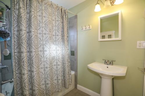 5 Perkins St, Concord NH 03301-4520 exterior