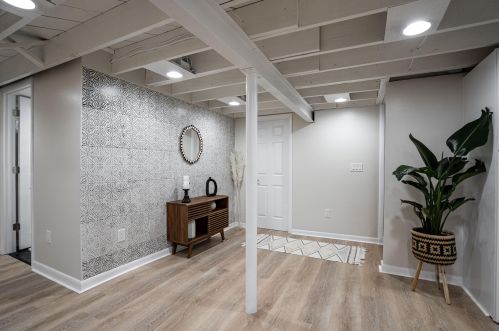 8934 Seneca Rd, Milwaukee WI 53217-2331 exterior