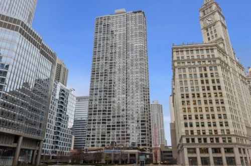 405 Wabash Ave, Chicago IL  60605-1208 exterior