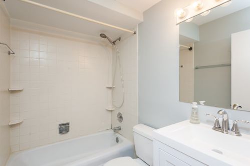 561 Stratford Pl, Chicago IL  60657-2652 exterior