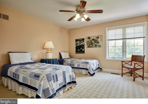 542 Newtown Rd, Berwyn PA 19312-2018 exterior