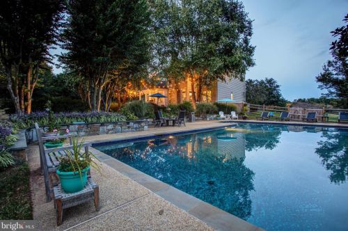 13606 Mt Prospect Dr, Rockville MD 20850-3510 exterior