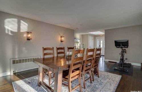 19 Stafford Dr, Huntington Station NY 11746-4551 exterior