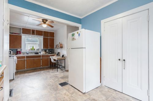 826 Fulton St, Grand Rapids MI 49506-1813 exterior