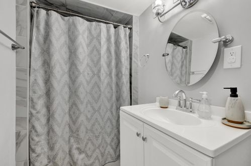 5504 33rd St, Milwaukee WI  53221-4026 exterior