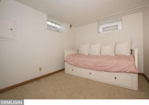 452 Hamline Ave, Saint Paul MN 55116-1616 exterior