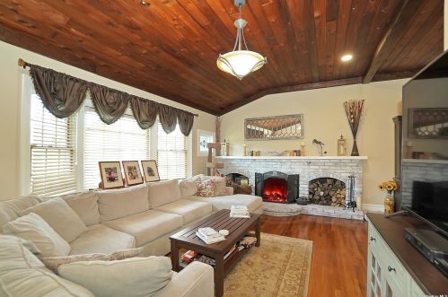 45 Grissom Way, Hauppauge NY 11788-4418 exterior