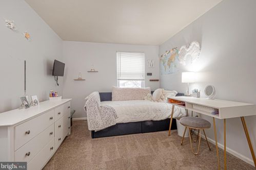 4 Orch Ct, Limerick PA 19468-2902 exterior