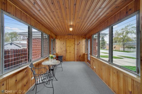 10600 Whipple St, Chicago IL 60645-4110 exterior