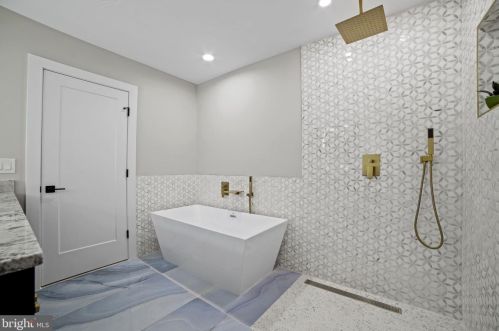 1505 Crestwood Dr, Alexandria VA  22302-2303 exterior