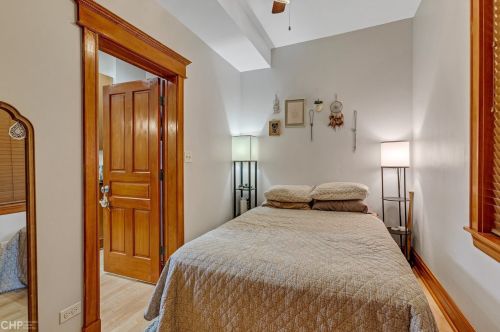 2309 Oakley Ave, Chicago IL 60645-5417 exterior