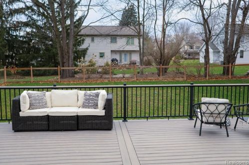 13176 Blackwood Dr, Dewitt MI 48820-8103 exterior