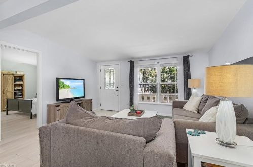 1261 12 Ave, Naples FL 34120-3454 exterior