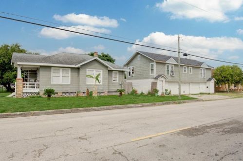 1717 51st St, Galveston, TX 77551-4828