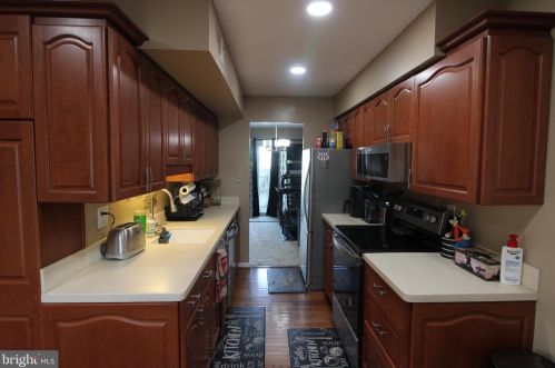 6609 Indian Trail Ct, Alexandria VA  22310-2411 exterior