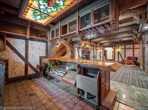 2009 Victoria Hl, Rochester MI exterior