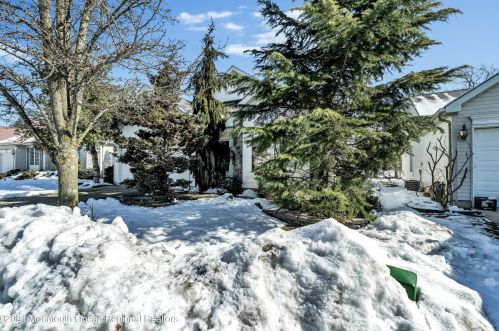 25 Cypress Pt Ln, Jackson Twp NJ 08527-4016 exterior