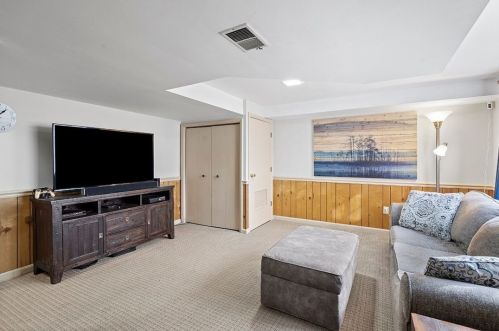 2351 Berkshire Dr, Pittsburgh PA  15241-2445 exterior