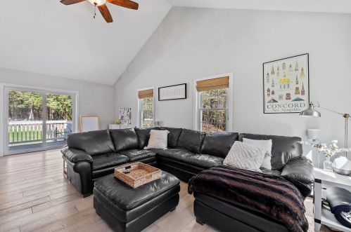 5 Spillway Ln, Concord NH 03301-8303 exterior