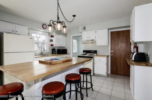 320 Elizabeth Ave, Point Pleasant Beach NJ 08742-4133 exterior