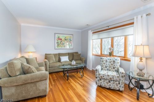 88 Richard St, Dover, NJ 07801-2025