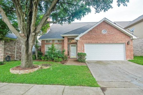 9405 Apple Way, Irving TX  75063-6426 exterior