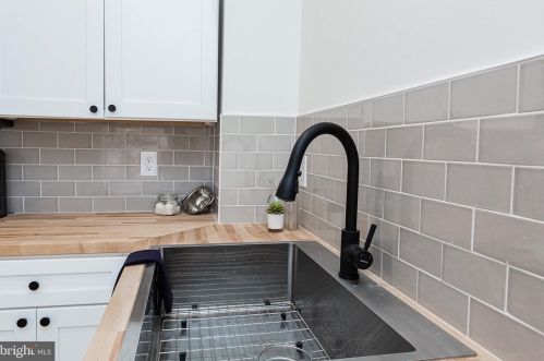 216 James St, Lancaster PA 17603-2910 exterior