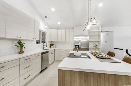 2197 Thistlewood Way, Sandy UT exterior