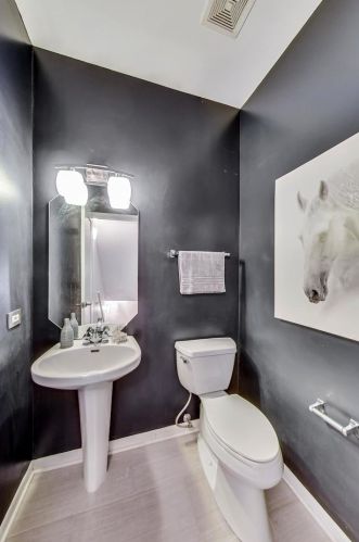 1312 Damen Ave, Chicago IL 60647-5507 exterior