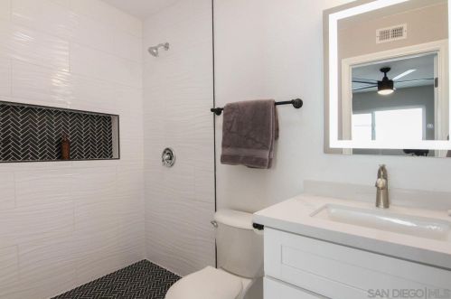 8580 Flanders Dr, San Diego CA  92126-3268 exterior