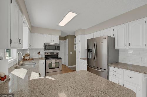 4258 Dunrovin Ln, Saint Paul MN 55123-1725 exterior