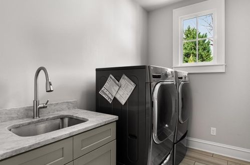 467 Burlington Rd, Atlanta GA 30307-1106 exterior