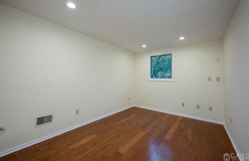 55 Oliver Ave, Edison NJ 08820-3122 exterior