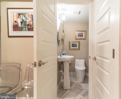 2028 Federal St, Philadelphia PA 19146-3914 exterior