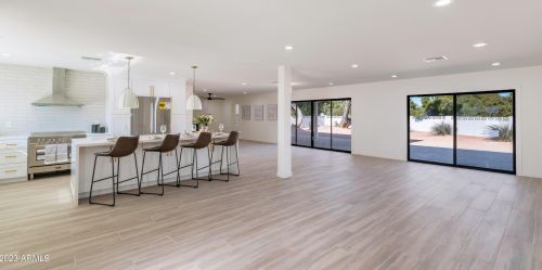 9052 29th St, Phoenix AZ  85028-5302 exterior