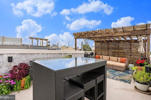 2225 Christian St, Philadelphia PA 19147-3710 exterior