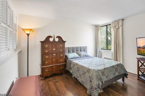 684 Irvington Ave, Maplewood NJ 07040-1623 exterior